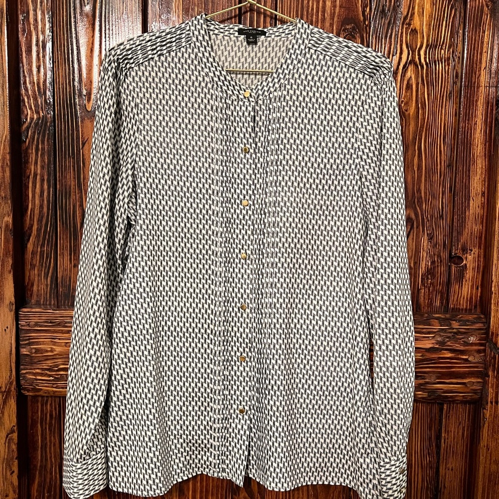 Ann Taylor Black and White Lightweight Blouse